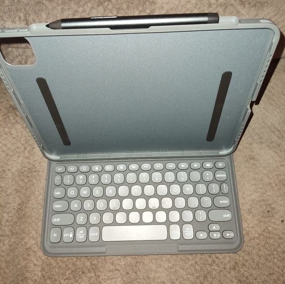Zagg ZKB11FBB34 PRO Keys Detachable Bluetooth Keyboard - for iPAD PRO 11 - Picture 13 of 13